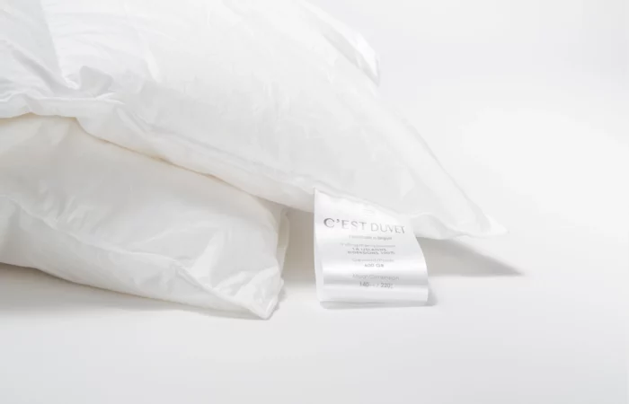 Plutex - Duvet d'eider - Gros plan - Étiquette duvets d'eider